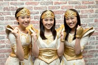 左から玉井詩織、百田夏菜子、高城れに。