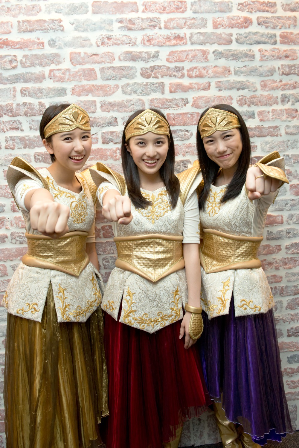 左から玉井詩織、百田夏菜子、高城れに。