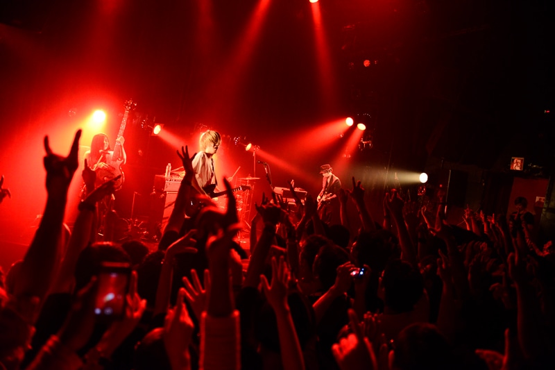 HaKU「HaKU“シンバイオシス” Release TOUR 2014」東京・clubasia公演の様子。