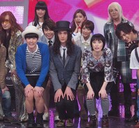 「新堂本兄弟」収録終了後の記念撮影。