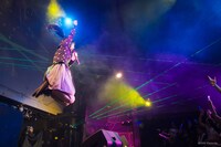 今年4月5日に開催された1周年記念ワンマンライブ「Prismic Step」の様子。