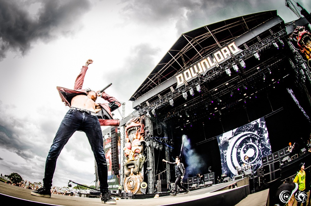 「Download Festival 2014」にてパフォーマンスするCrossfaith。（Photo by JulenPhoto[Julen Esteban-Pretel]）