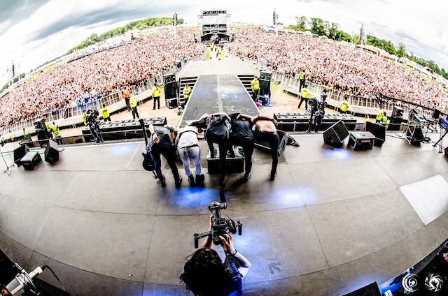 「Download Festival 2014」でのCrossfaithのステージ。（Photo by JulenPhoto[Julen Esteban-Pretel]）