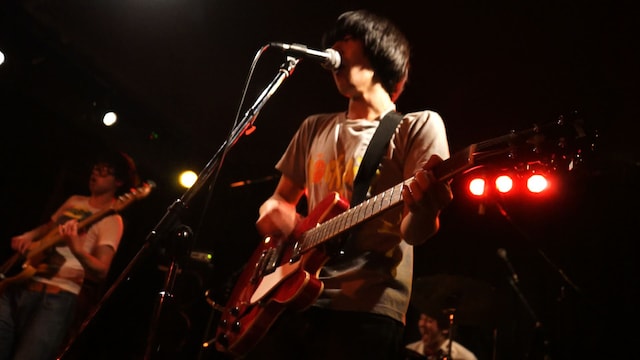 「未来ロケット」のまちぶせ演奏シーン。(c)フジテレビ