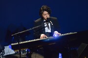 今週の人気画像10位は「超特急コーイチ、20歳の生誕祭で『refrain』ピアノ弾き語り」より、「refrain」を弾き語りで披露するコーイチ。