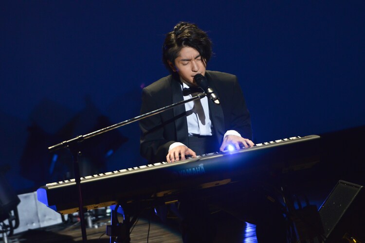 超特急コーイチ 歳の生誕祭で Refrain ピアノ弾き語り 音楽ナタリー 超特急コーイチ 歳の生誕祭で Refrain ピアノ弾き語り 音楽ナタリー
