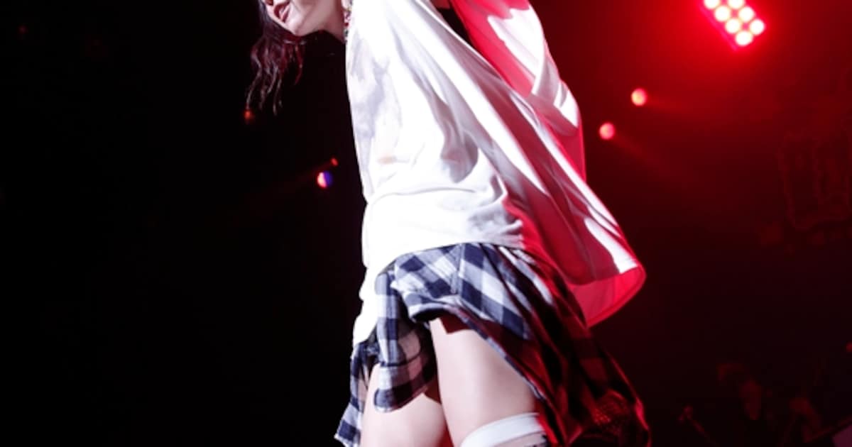 LiSA、新作両A面に“ピンク＆ブラック”な彼女をパッケージ - 音楽ナタリー