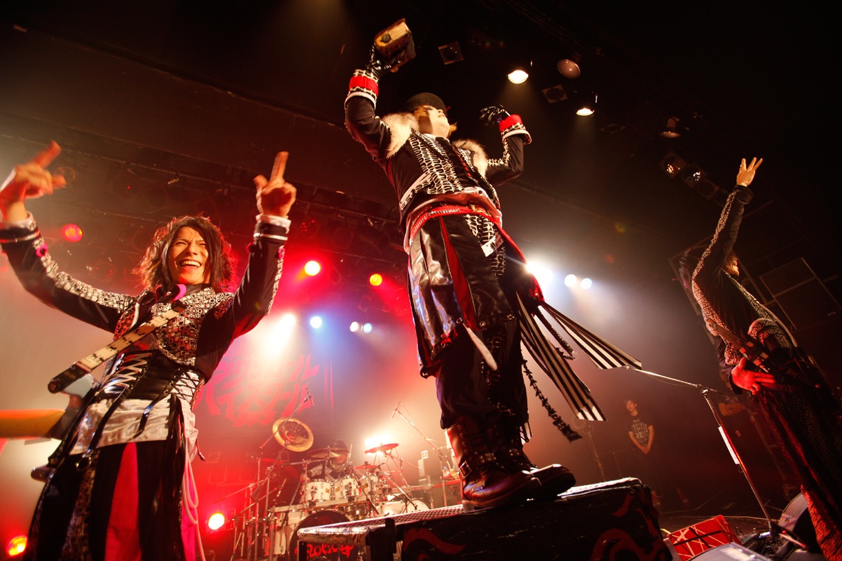 「～The タイマン!! 団長vs團長!! 埼玉vs千葉!! ブサイクvsブサイク!!～」NoGoDのライブの様子。