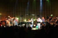 左からK、根本要（スターダスト☆レビュー）、大橋卓弥（スキマスイッチ）。