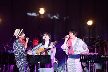 左からK、根本要（スターダスト☆レビュー）、大橋卓弥（スキマスイッチ）。