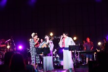 左からK、根本要（スターダスト☆レビュー）、大橋卓弥（スキマスイッチ）。