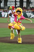 左腕で見事な投球を見せた廣田あいか投手。