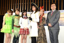 左から疋田紗也、塩川愛友里、鈴木裕乃、尾花貴絵、AZU、貞方祥。