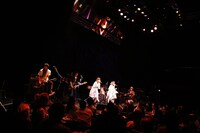 PUFFY「はじめてのBillboard Show」Billboard Live TOKYO公演の様子。