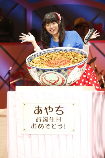 竹達彩奈 フォロー&リツイートキャンペーン 直筆サイン入り丼