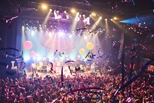 LiSA「LiVE is Smile Always ～LANDSPACE～」初日公演の様子。