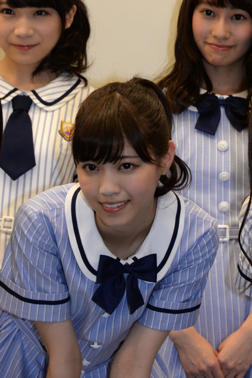 西野七瀬（手前）