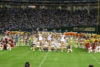 ハーフタイムでのミニライブの様子。