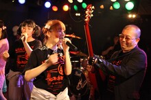 クラウトうどんショー（非常階段 / ゆるめるモ！ / マツイ）の様子。（撮影：月夜野ヒズミ）