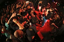 クラウトうどんショー（非常階段 / ゆるめるモ！ / マツイ）の様子。（撮影：月夜野ヒズミ）