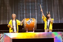 左から鈴木真梨耶、鈴木友梨耶（Cheeky Parade）。