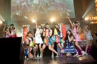 シャッフルユニットによる「恋してYES～これが私のアイドル道！～」歌唱の様子。