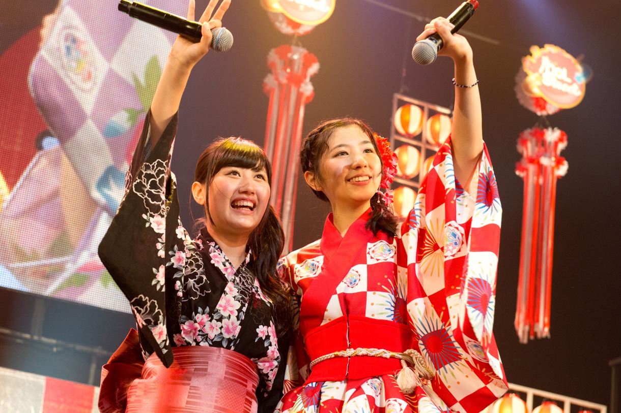 左から熊代珠琳（GEM）、溝手るか（SUPER☆GiRLS）。