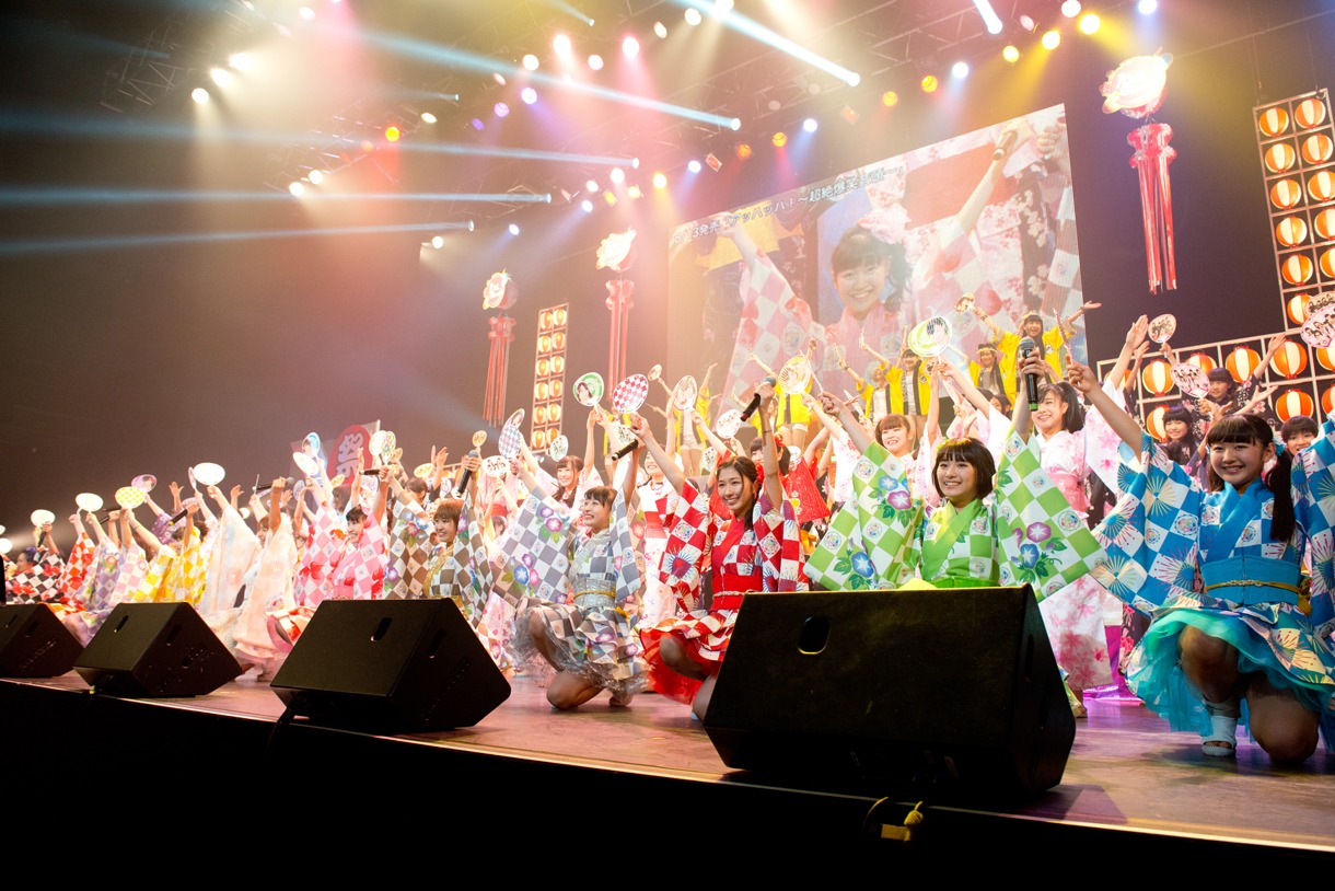「SUPER☆GiRLS 生誕4周年記念SP アイドルストリートカーニバル2014～超絶爆笑夏祭り～」の様子。