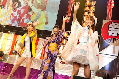 左から関根優那（Cheeky Parade）、金澤有希（GEM）、志村理佳（SUPER☆GiRLS）。