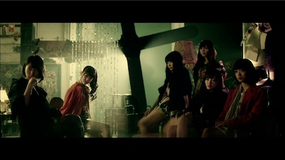 乃木坂46「その先の出口」PVのワンシーン。