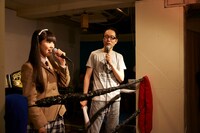 手前から田口華、清野茂樹。