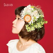 川嶋あいが昨年6月にリリースしたアルバム「Shutter」初回限定盤ジャケット。