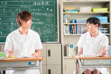 神聖かまってちゃん「ズッ友」ビデオクリップのワンシーン。