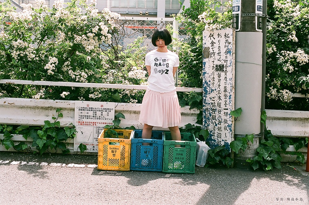 銀杏BOYZ & keisuke kanda 特設サイトに掲載されているモデル着用写真。