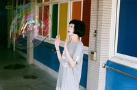 銀杏BOYZ & keisuke kanda 特設サイトに掲載されているモデル着用写真。