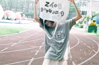 銀杏BOYZ & keisuke kanda 特設サイトに掲載されているモデル着用写真。