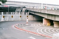 銀杏BOYZ & keisuke kanda 特設サイトに掲載されているモデル着用写真。