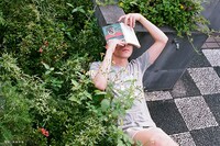 銀杏BOYZ & keisuke kanda 特設サイトに掲載されているモデル着用写真。