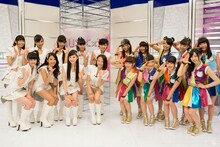 左から東京パフォーマンスドール、Cheeky Parade。
