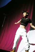 清水翔太「uP!!! presents LIVE TOUR 2014 "ENCORE"」にてパフォーマンスする當山みれい。