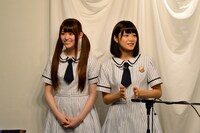 左から松村沙友理、深川麻衣。