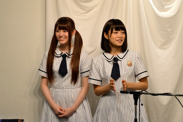 左から松村沙友理、深川麻衣。