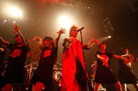 「極東ロックンロール・ハイスクール 第弍章 #40 ～私立恵比寿中学・私立戸塚水産高校 合同コンサートGIG 略して合コンin Zepp Tokyo 2014～」の様子。