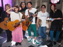 川本真琴のバンドメンバー。左から馬場一嘉、川本真琴、清水玲、野村陽一郎（二千花）、茶谷雅之（久土'N'茶谷）、葛岡みち。