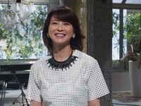 今週の人気画像1位は「川本真琴が13年ぶり地上波出演！森高、谷村有美も熱唱」より、森高千里。