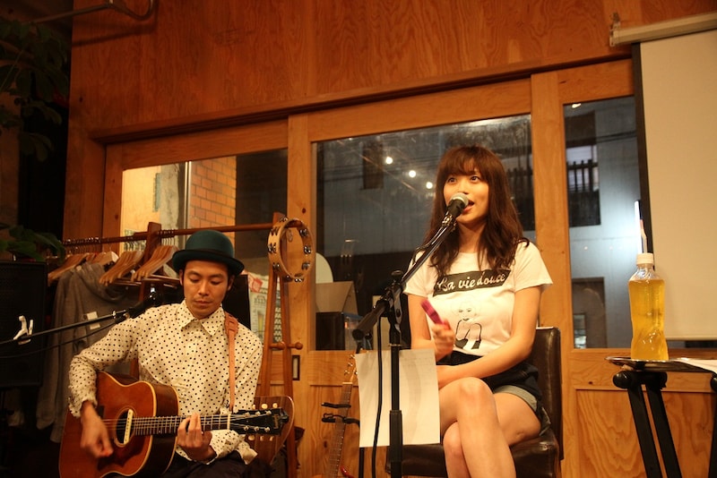 「さいとうまりな 1st Acousitc Live」の様子。