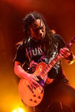 dEnkA（G）（撮影：橋本塁［SOUND SHOOTER］）