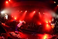 KNOCK OUT MONKEY「TOUR 2014 "INPUT ∝ OUTPUT" -Final-」の様子。（撮影：橋本塁［SOUND SHOOTER］）