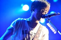 w-shun（Vo, G）（撮影：橋本塁［SOUND SHOOTER］）