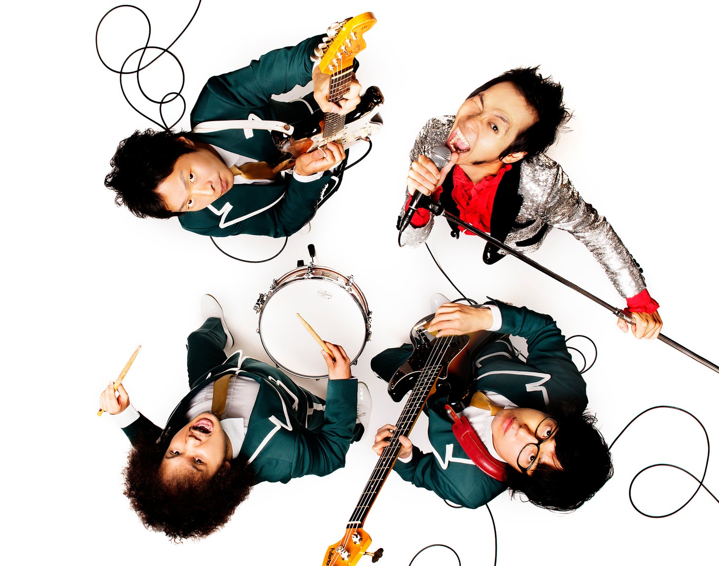 THE TON-UP MOTORS。右上が上杉周大。